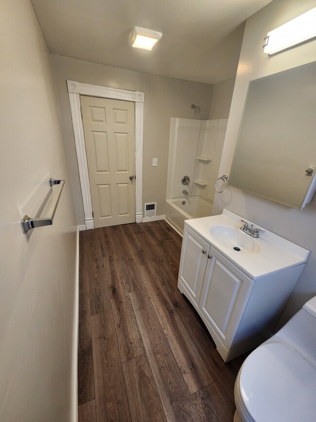 Bathroom (11x5) - 340 Virginia Ave