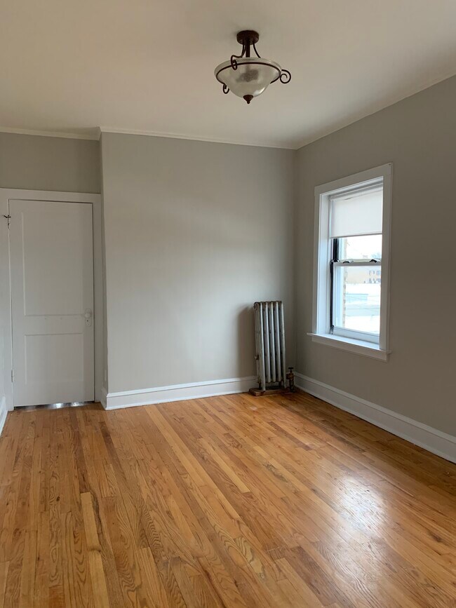 Bedroom 1 - 6338 N Mozart St