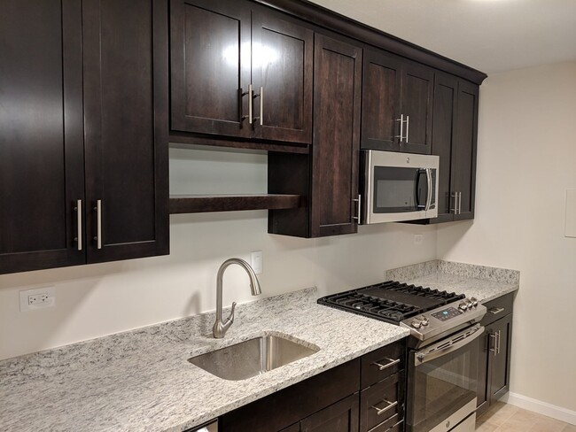 Building Photo - 6 Whittier Pl