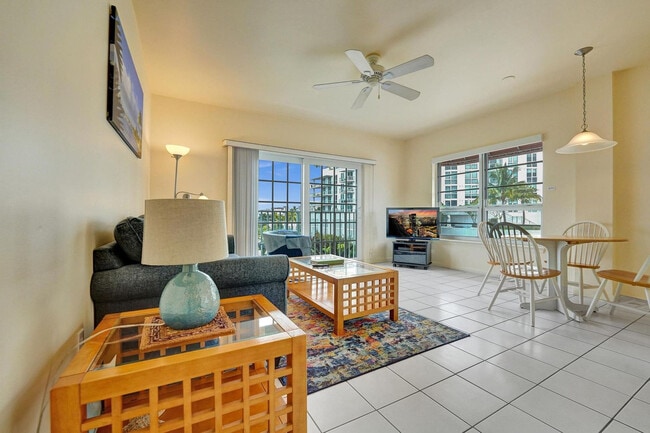 Building Photo - 2908 Bayshore Dr