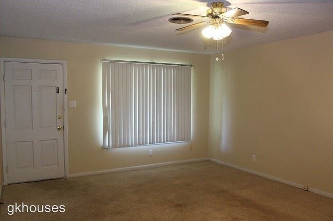 Building Photo - 3 br, 1.5 bath House - 8712 Claremont Ave
