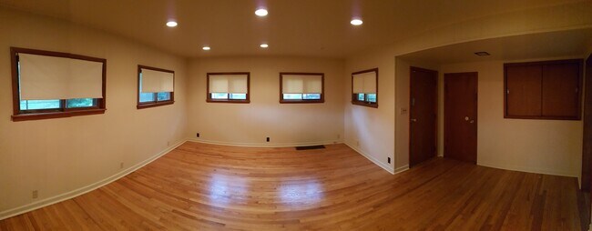 Foto del edificio - 17th and Grant - August 2026