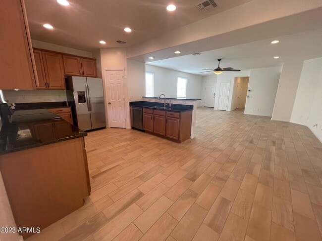 Building Photo - 7621 W Quail Track Dr