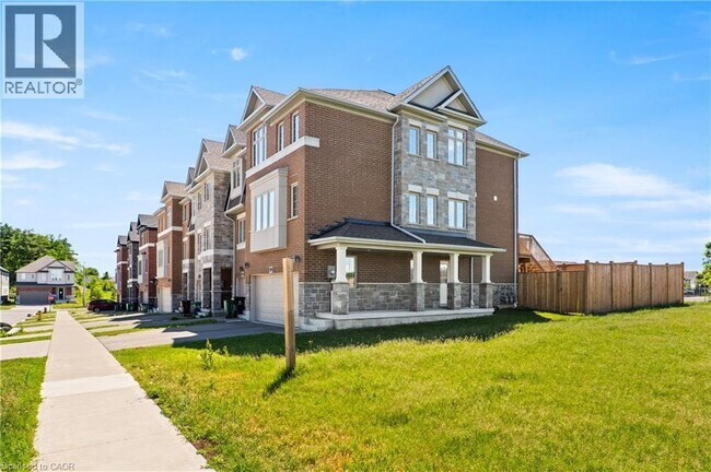 Building Photo - 104 Monarch Woods Dr