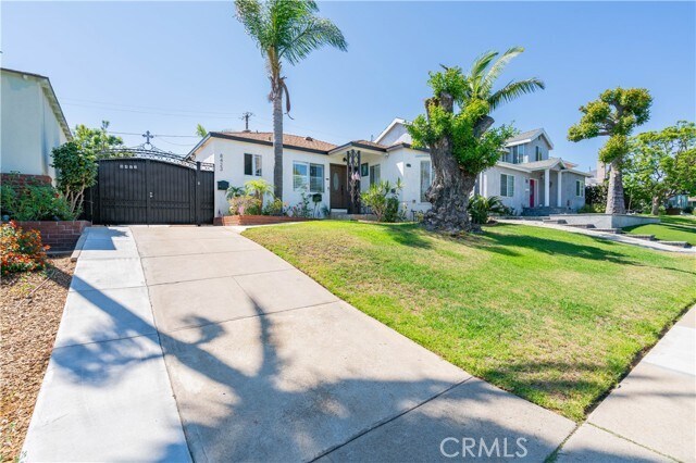 Building Photo - 8421 Bleriot Ave