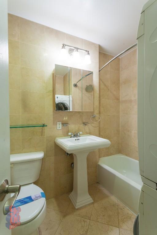 Building Photo - 120 Christopher St