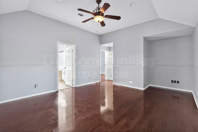 Foto del edificio - 5603 Caraway Lake Dr