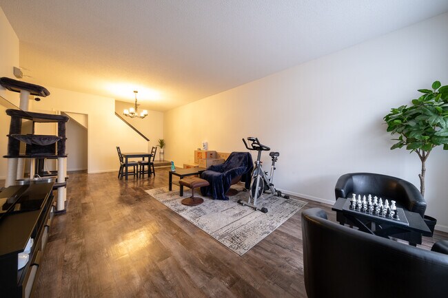 Building Photo - 9650 Alvarado Ln N