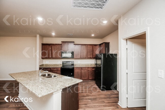 Building Photo - 18532 Wiregrass Dr