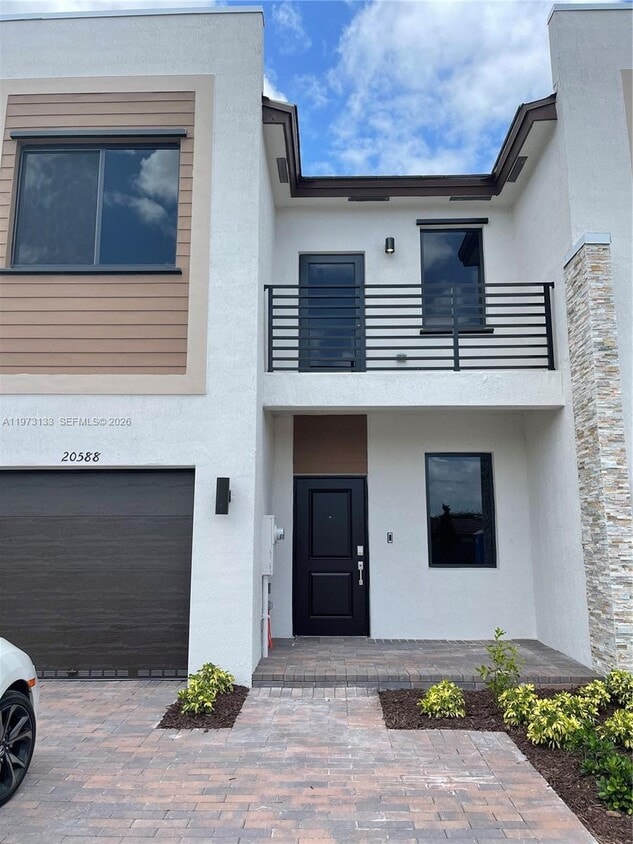 20564 NE 5 PL - 20564 NE 5 PL