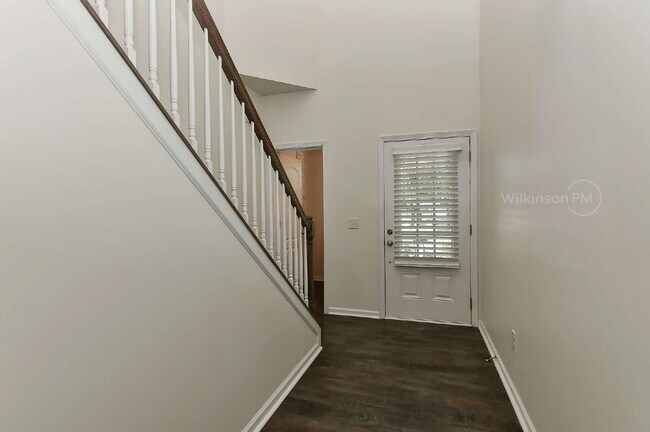 Building Photo - Sought-after 3BR/2.5BA Townhome in Desirab...