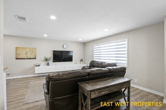 Building Photo - 6942 Santa Rita Ave