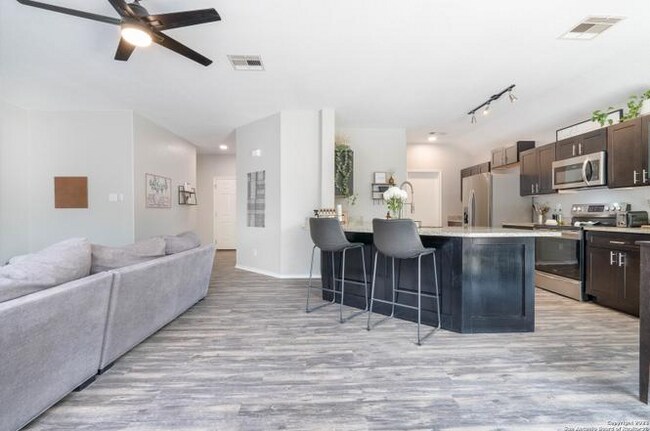 Building Photo - 6706 Tezel Oaks