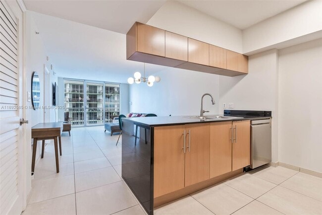 Foto del edificio - 1750 N Bayshore Dr