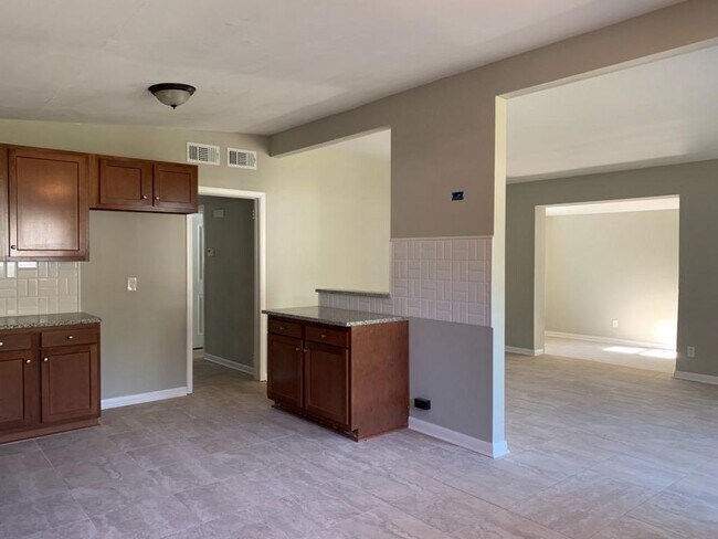 Building Photo - 4804 Clyde