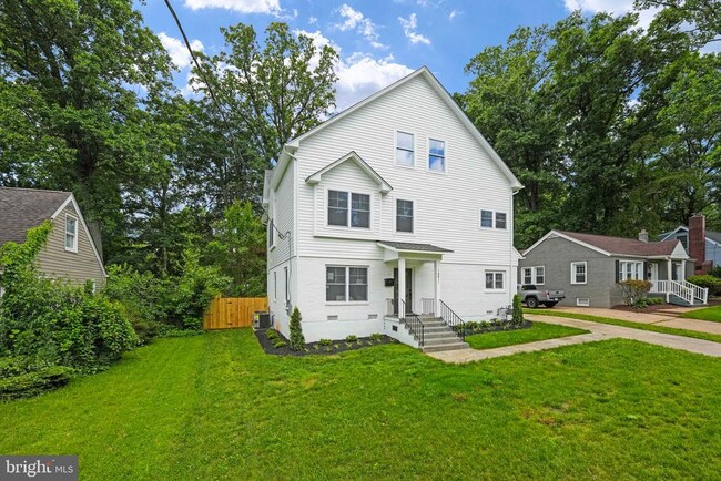 Building Photo - 10811 Scott Dr