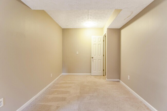 Foto del edificio - 2504 Wayne Pl