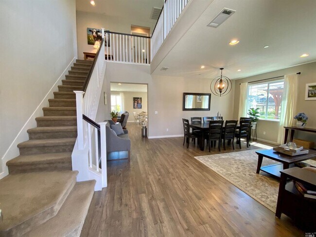 Building Photo - Living in Luxury in a Peaceful Setting