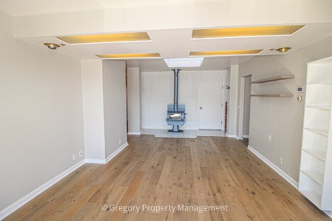 Building Photo - 4418 Colby Ave