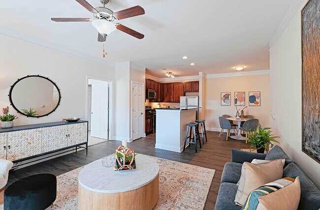 Sala de estar en Alcove Garner en Garner, NC - Alcove Garner Apartments