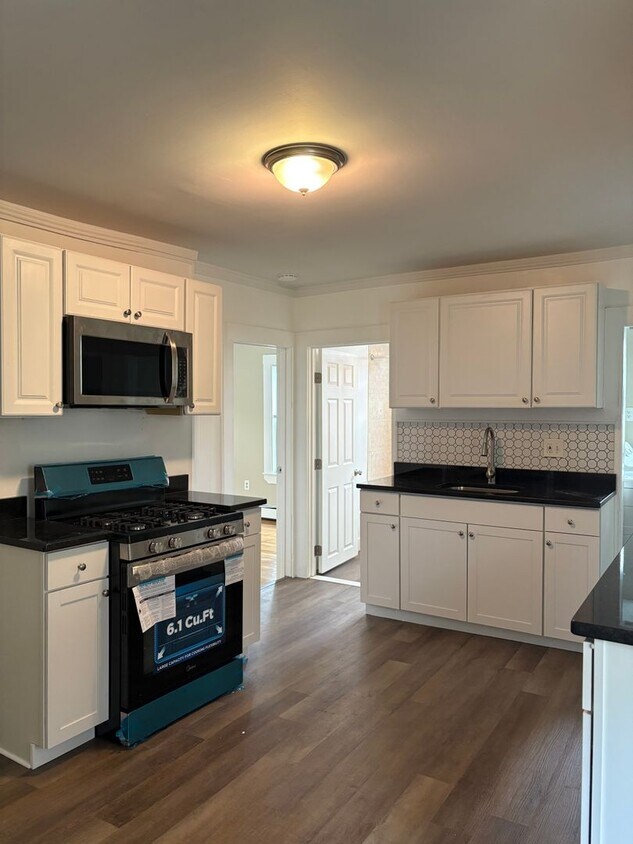 Foto principal - 10-12 Rockdale Ave