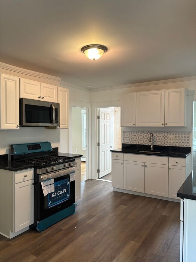 10-12 Rockdale Ave - 10-12 Rockdale Ave Apartment