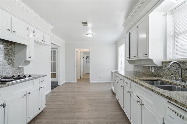 Foto del edificio - 6200 Trail Lake Dr