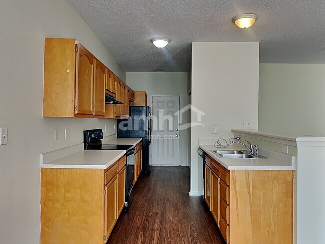 Foto del edificio - 9931 Lakefield Ln