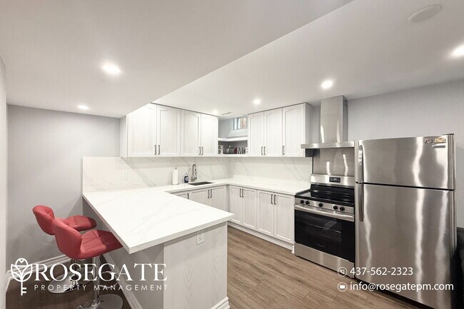 Photo du bâtiment - Newly Renovated 1-Bedroom Apartment in Woo...