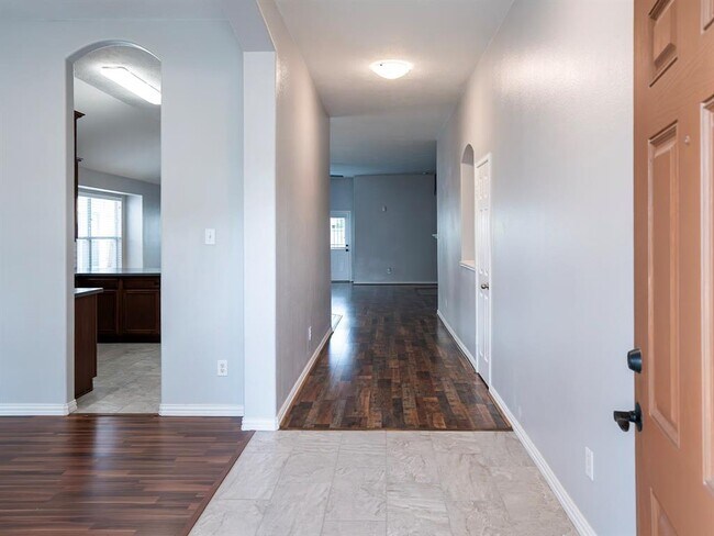 Foto del edificio - 2414 Alcove Foster Ct