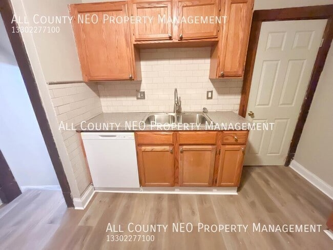 Building Photo - 3733 W 128th St