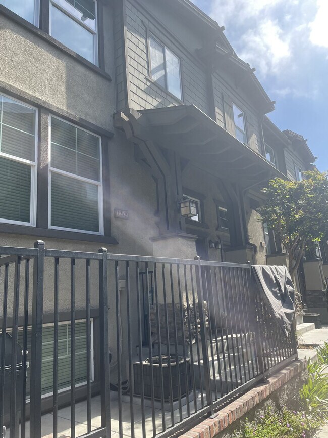 Building Photo - 1278 Flint Dr