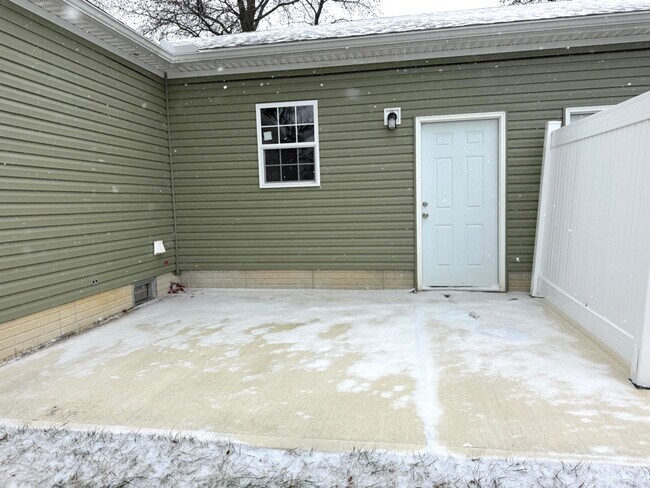 Foto del edificio - 79 Old State Rd S