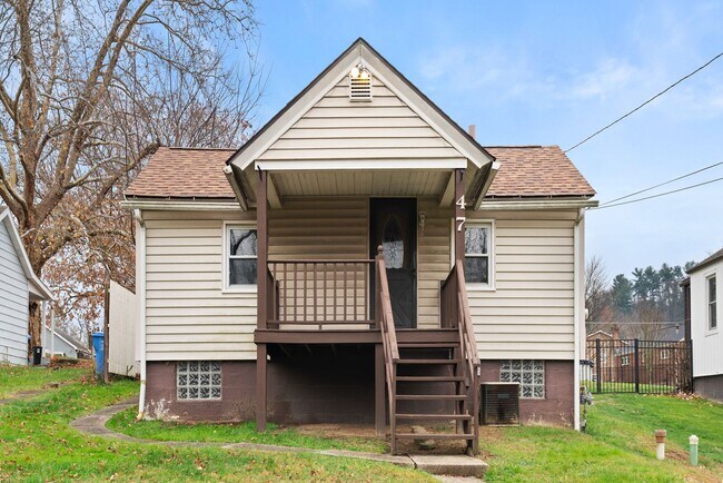 Building Photo - MOVE IN SPECIAL! SCORE HALF OFF 1ST MONTH'S RENT IF SIGNED BY NOV. 21! Beautiful 1 Bedroom home i...