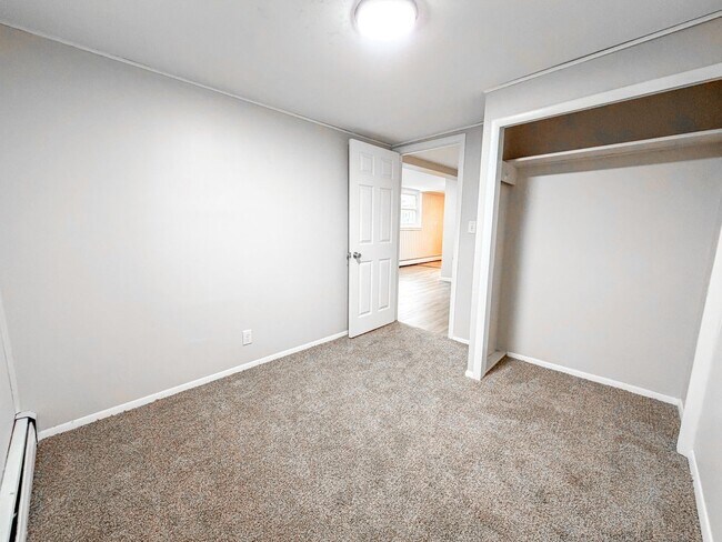 Foto del edificio - 515 W Oak St