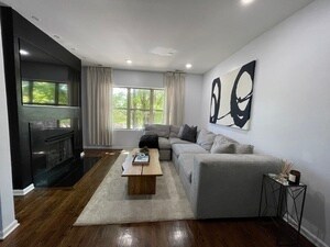 Foto del edificio - 2356 E 71st St