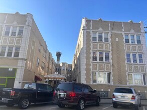 Building Photo - 2146 Gunderson Ave