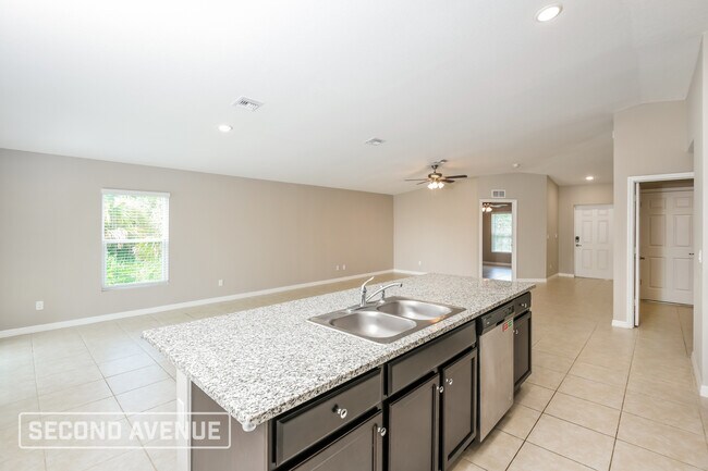Building Photo - 3270 Bowline Ave
