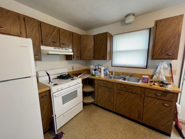 Building Photo - 601 Rizek Dr
