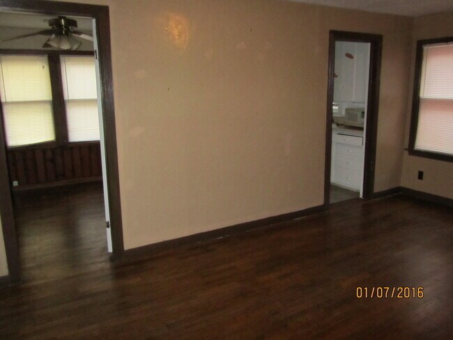 Building Photo - Gorgeous 3-bed 2-bath home close to OCU an...