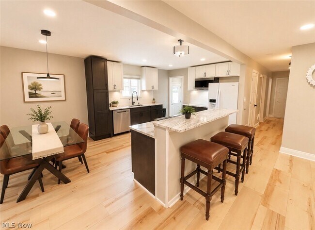 Building Photo - 2065 Hackberry St