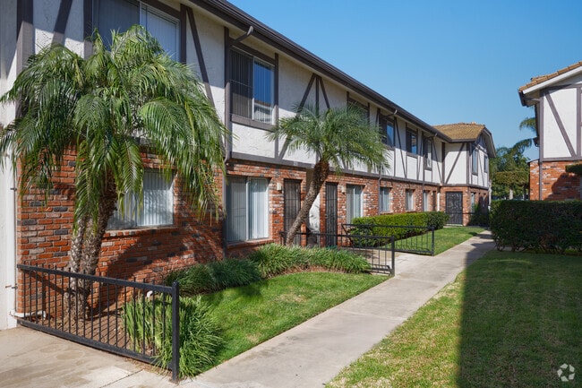 Building Photo - Essex Manor Apartments