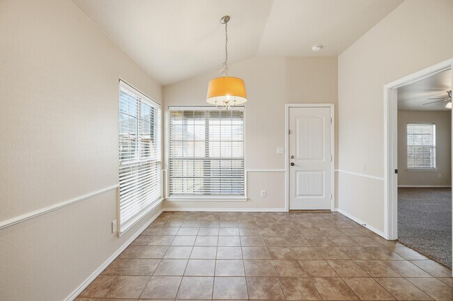 Foto del edificio - 9304 Remington Avenue