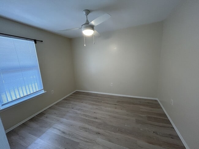 Building Photo - 1635 Neptune St