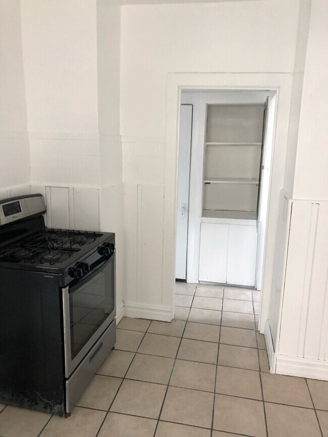 Building Photo - W 117 2BR