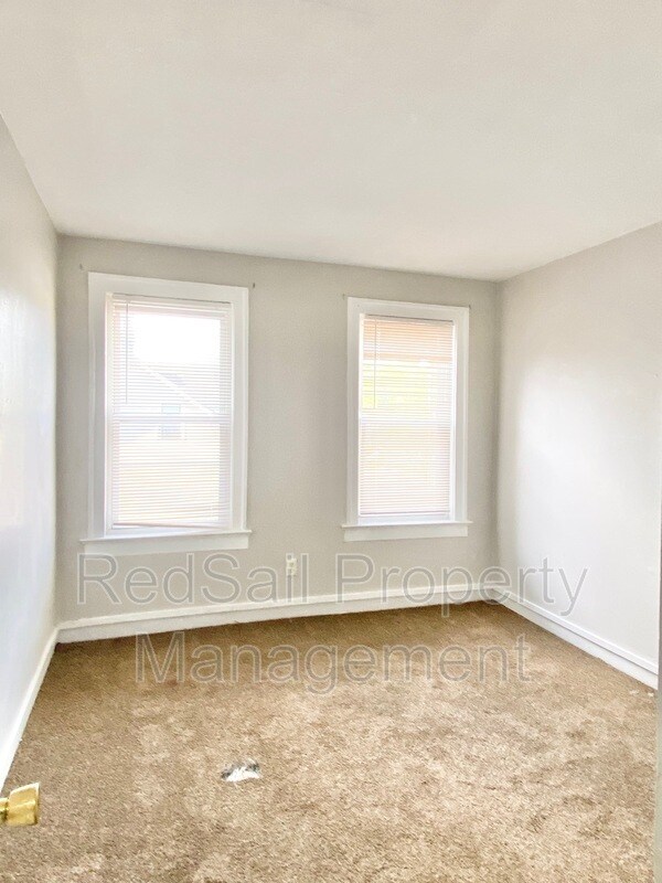 Foto del edificio - 819 W 35th St
