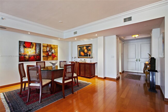 Building Photo - 445 Grand Bay Dr