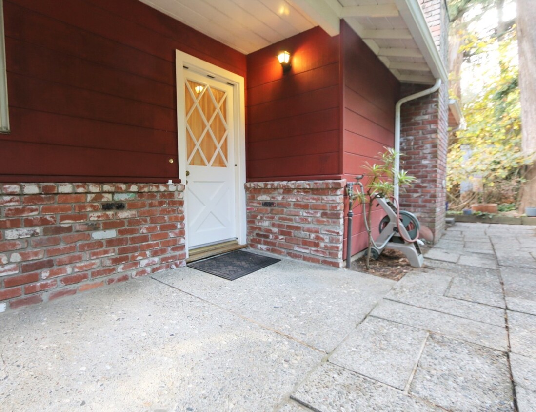 Foto principal - Mid-Century 3 Bedroom Montclair Home