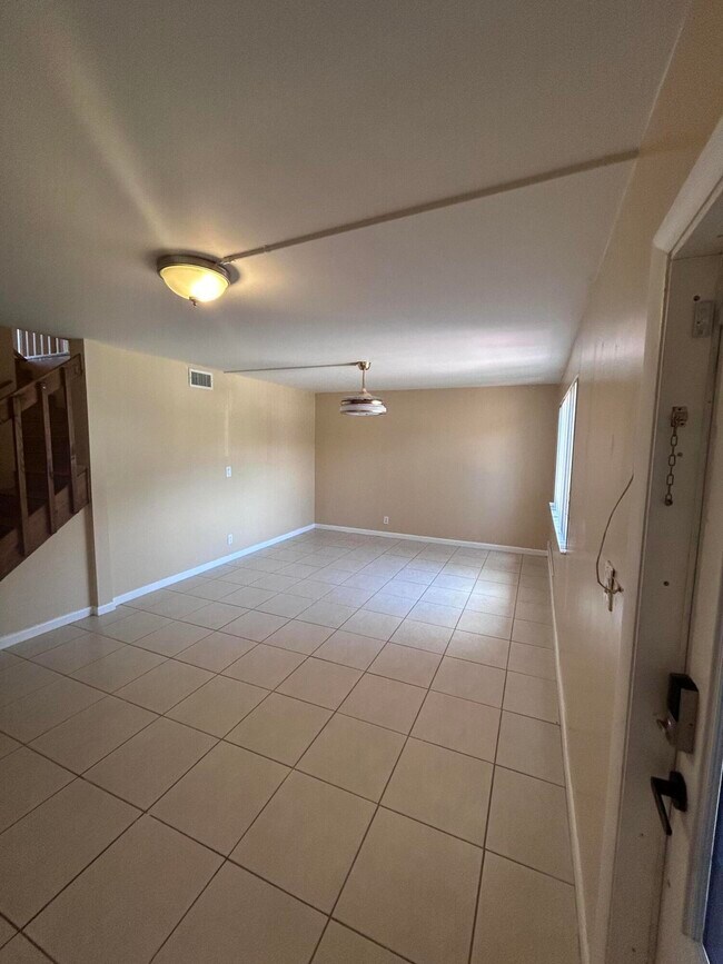 34 Seville Cir Unit 450, Davie, FL 33324 Condo for Rent in Davie, FL