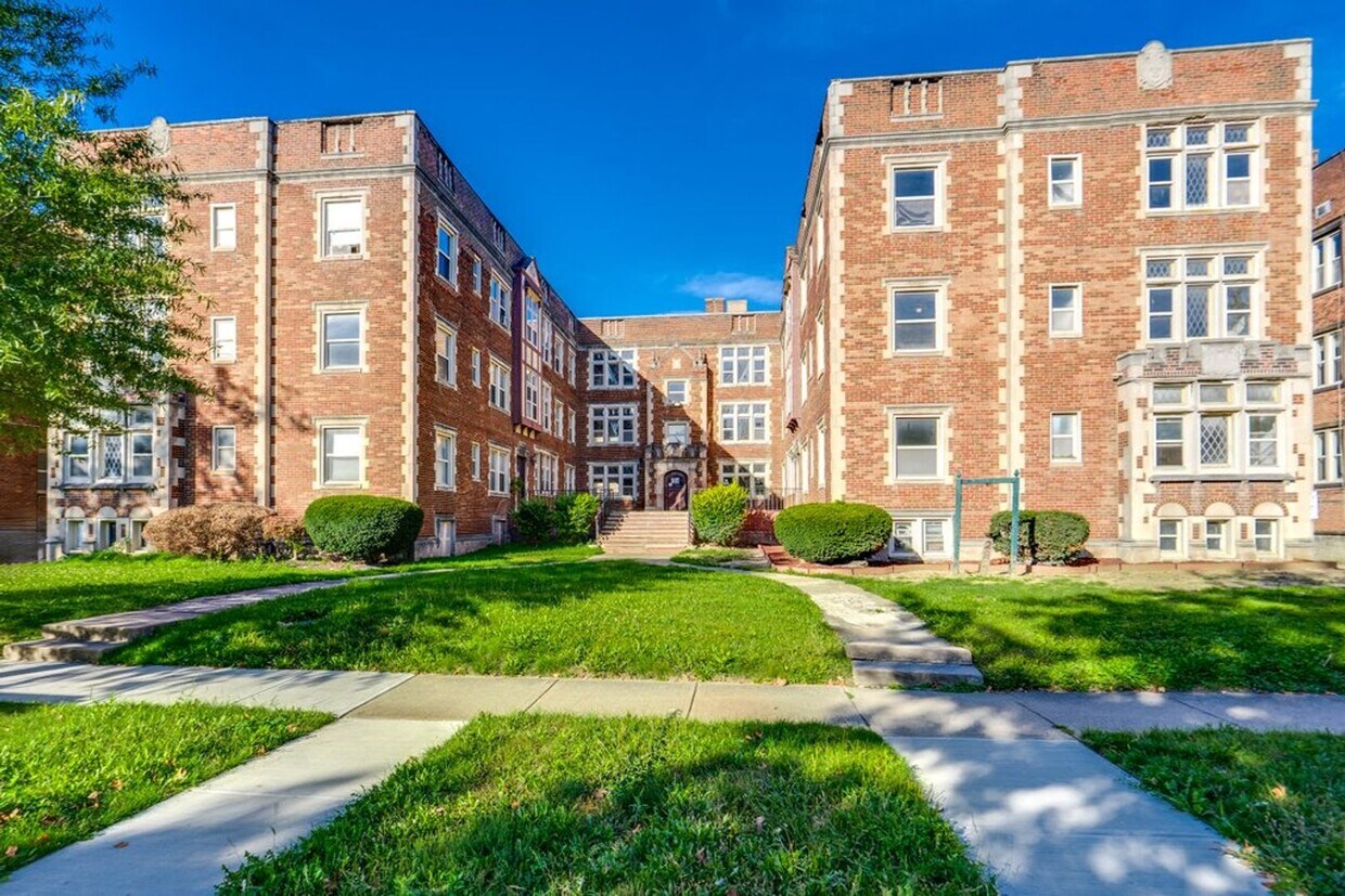 Primary Photo - 2828 S Moreland Blvd